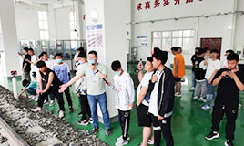 哈尔滨航运学校师生一行来我院参观学习
